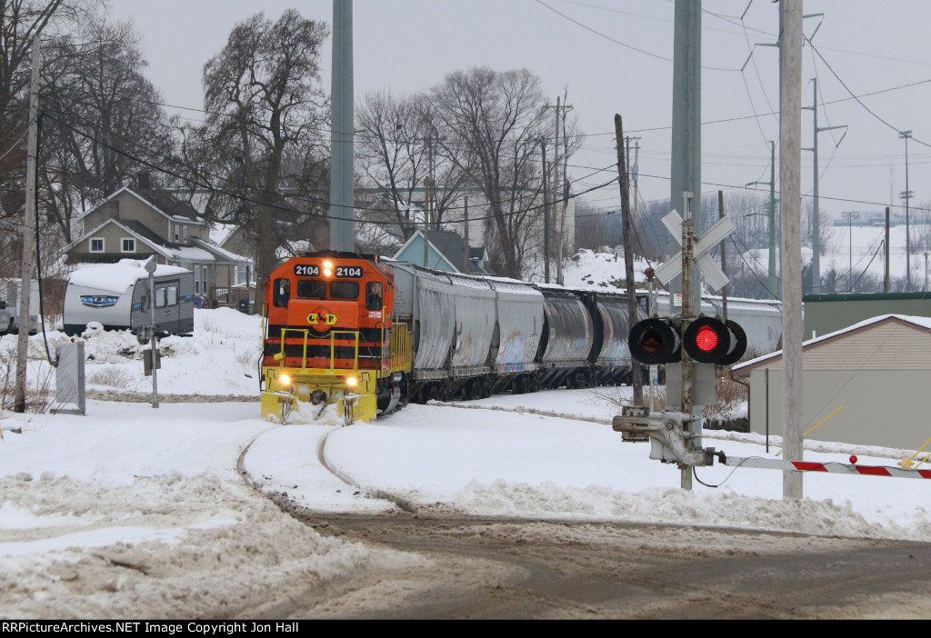 2104 rolls through the north city of the city with cars from Lowell and Ada